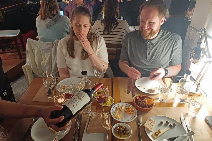 Lisbon Guided Tour with Live Fado Show and Traditional Dinner