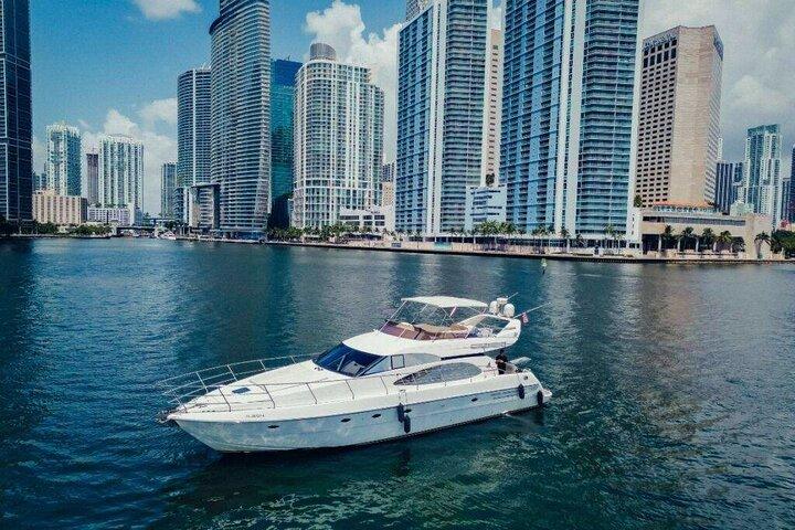 62ft + FREE HOUR Miami Yacht Rental 3-6 Hours up to 13 People