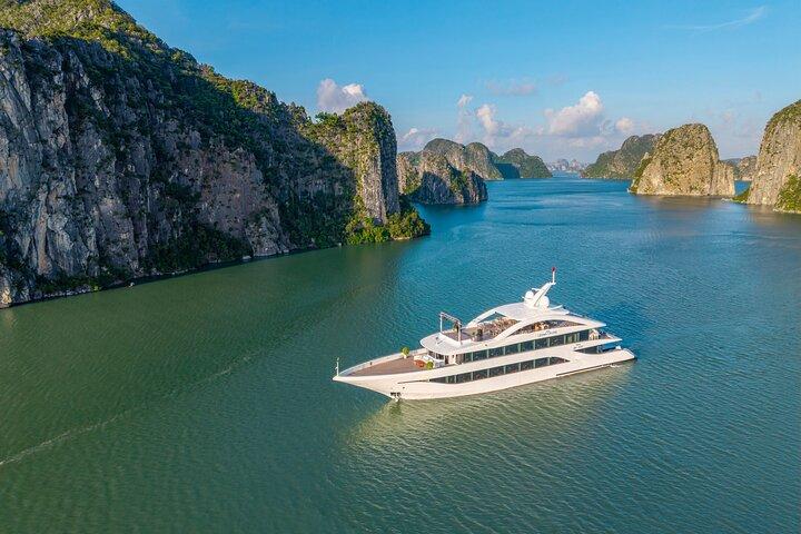 Hanoi: Leona 5-Star Luxury Day Cruise on Breathtaking Halong Bay