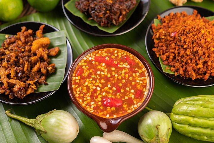 Bali: Night Market & Local Warung Food Tour with 15+ Tastings