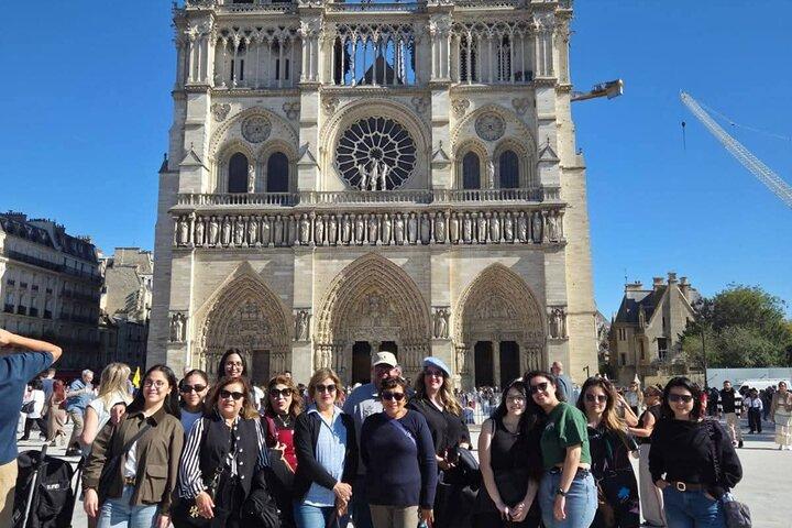 Paris Notre Dame Exterior Guided Tour with Cathedral Access
