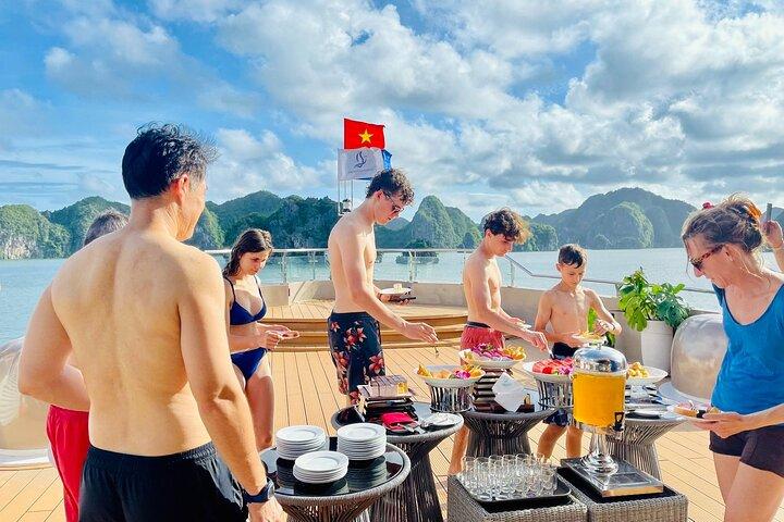 Hanoi: Discover Lan Ha Bay on Brand-New Luxury Day Cruise