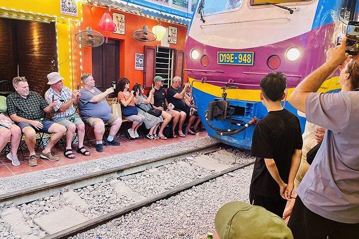 Private tour: Hanoi Cyclo Tour with a visit to Train Street