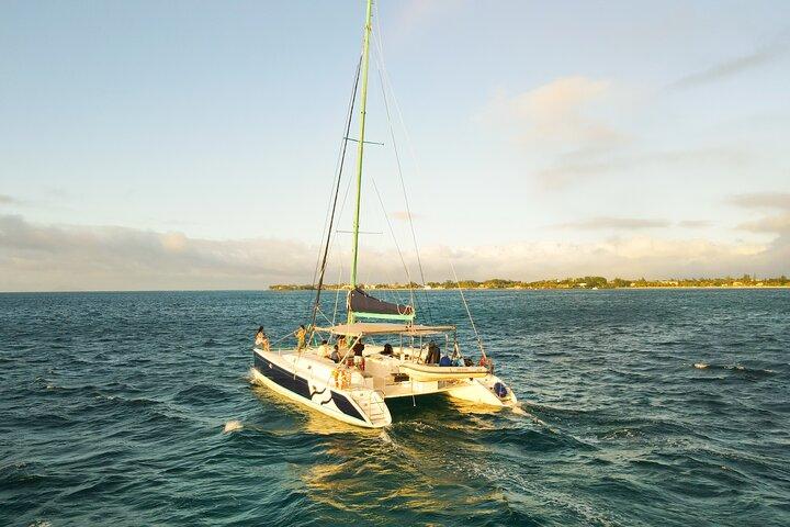 Mauritius Sunset Catamaran Cruise – Open Bar & Snacks