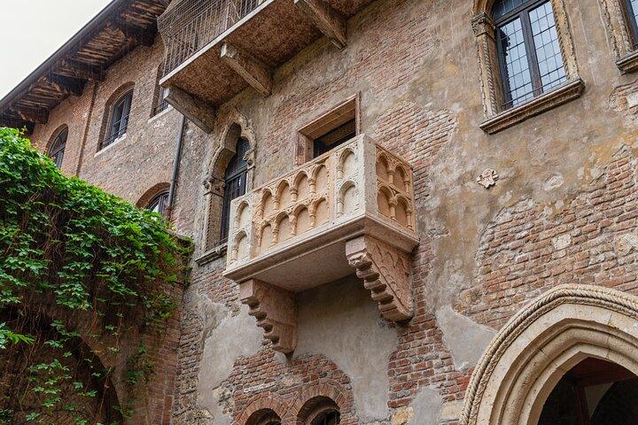 From Milan to Verona by High-Speed Train: Guided Walking Tour