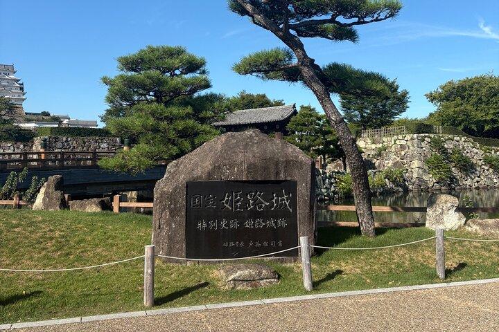 Himeji Castle tour with a Local University Student Guide