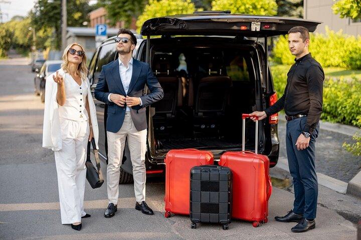 Private Departure Transfer from Abu Dhabi to Dubai Airport