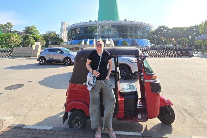Explore Colombo Heritage and Cultural Temples Tour by Tuk Tuk