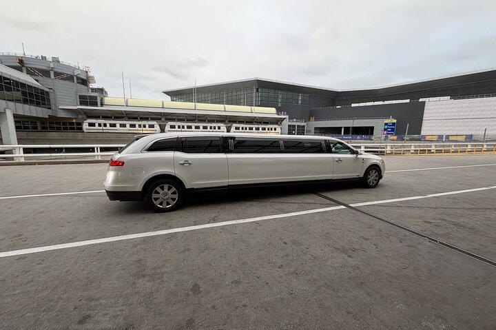 New Jersey Airport Luxury Arrival Transfer by Limousine (EWR/TEB)