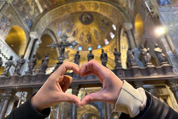 Skip-the-Line Venice Private Tour Including St Mark Doges Palace & Gondola Ride