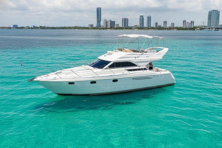 55ft + 2 Jetski + Free Hour Included | Miami Yacht Rental 13 Ppl
