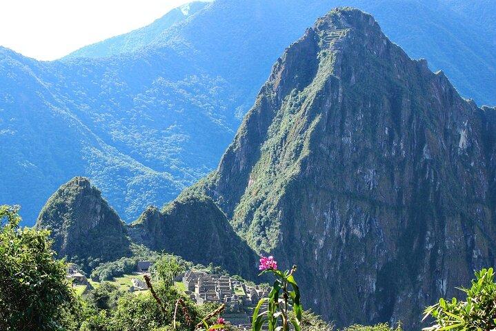 Machu Picchu Shuttle Bus Round Trip from Aguas Calientes