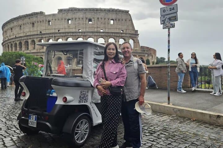 Private Golf Cart Highlights Tour in Rome