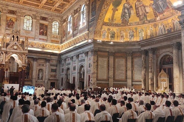 The Holy Doors Experience: Papal Basilicas & Seamless Transfer