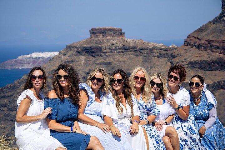 Santorini in 5 hours: Oia, Traditional Villages & Black Beach