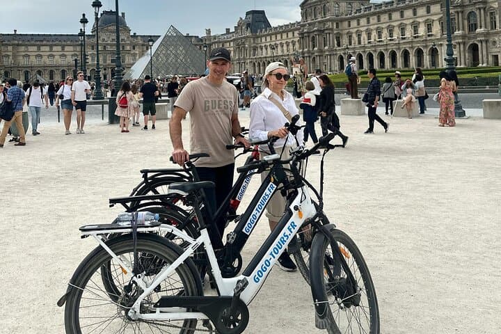 Paris: Small Group Highlights E-Bike Guided Tour