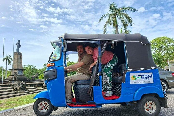 Colombo: Private Tuk-Tuk City Tour with Guide & All Entry Tickets