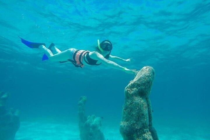 Isla Mujeres Tour with buffet, open bar & snorkel & North Beach