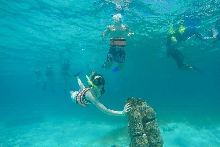 Isla Mujeres Tour with buffet, open bar & snorkel & North Beach