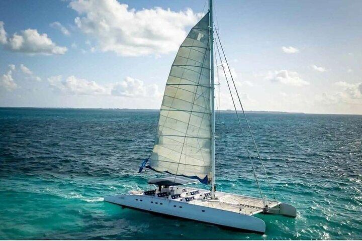 Isla Mujeres Tour with buffet, open bar & snorkel & North Beach