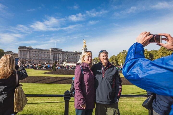 Changing of the Guard Guided Walking Tour in London