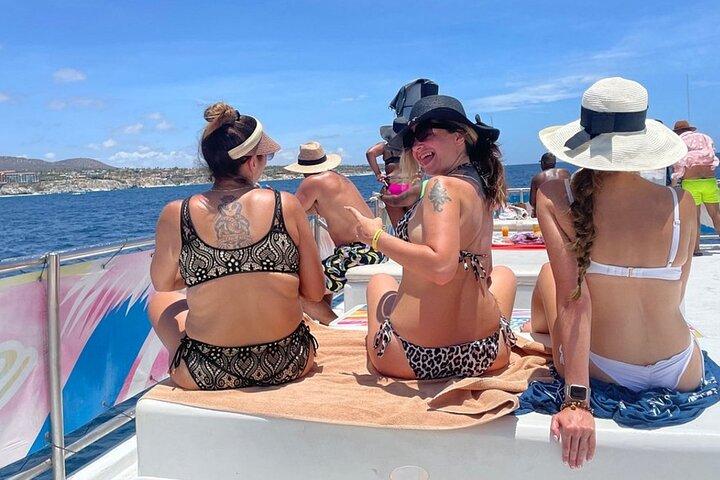 Cabo Escape Boat Tour: Music, Snorkeling, Open Bar & Lunch
