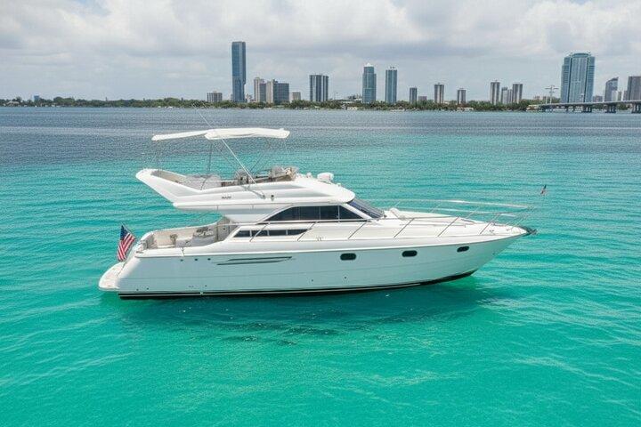 55ft + 2 Jetski + Free Hour Included | Miami Yacht Rental 13 Ppl