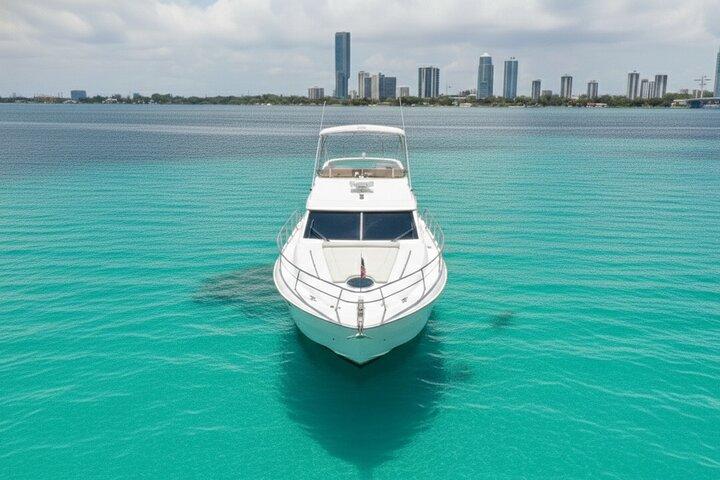 55ft + 2 Jetski + Free Hour Included | Miami Yacht Rental 13 Ppl
