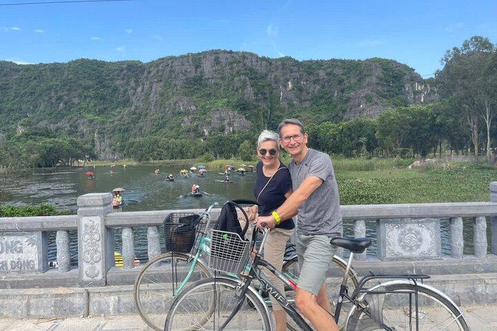 Small Shared Tour Ninh Binh Trang An and Hang Mua by Limousine