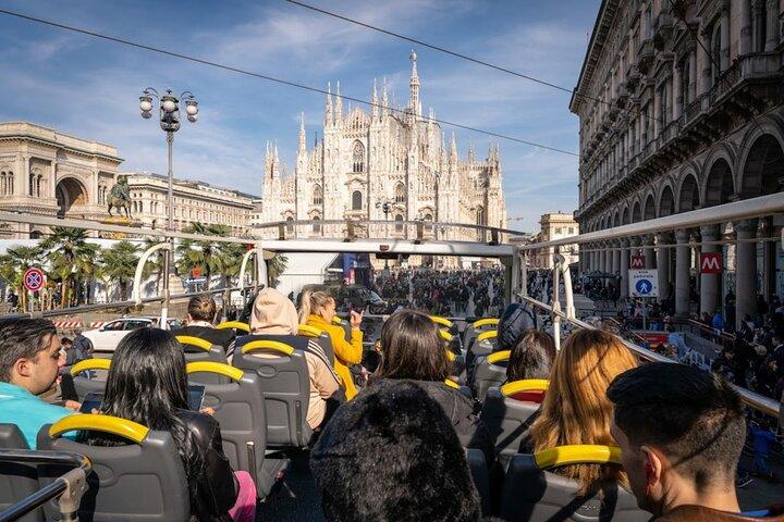 24-Hour "Gray Line" Milan Hop-On Hop-Off Tour with Audio Guide
