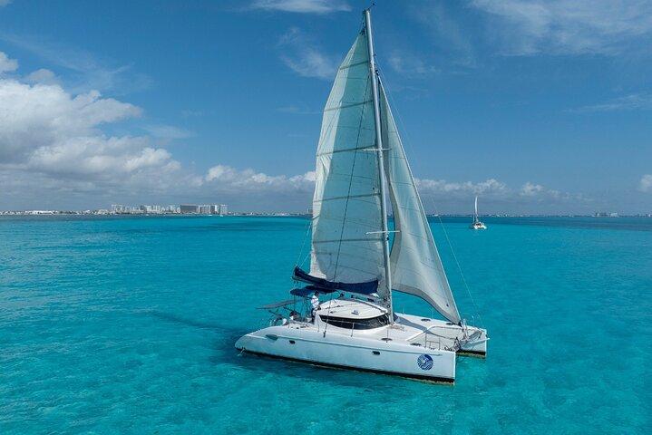 Cancun : All Inclusive Catamaran Tour to Isla Mujeres