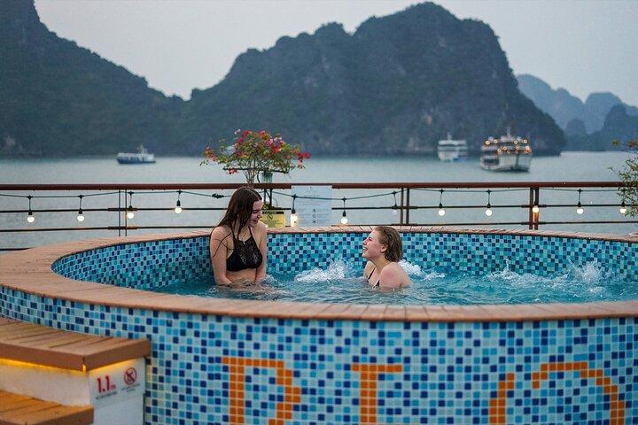 Peony Cruise: Halong Bay & Lan Ha Bay Luxury Overnight Experience
