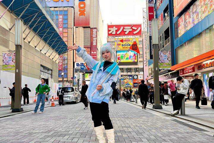 Explore Akihabara with Local Cosplayer Guide(s)!