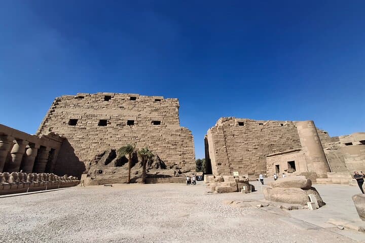 Full day tour to the East and west banks of luxor .