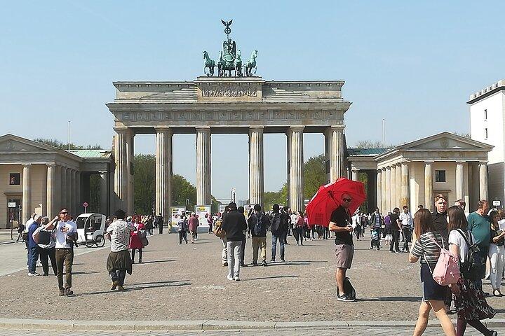 Berlin-Highlights-and-Rickshaw with Guide (Din EN 15565)