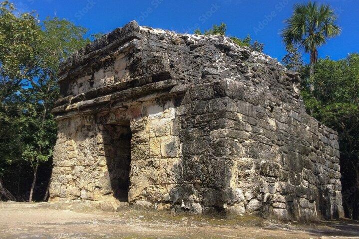Cenote and Ancient Mayan Ruins Tour with Tequila in Cozumel