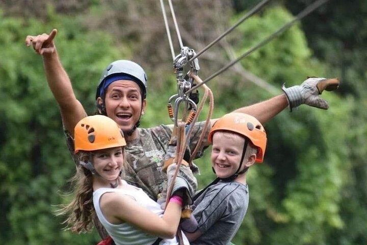 Roatán Zipline Sloths Golfcart VIP Beach Adventure with Lunch