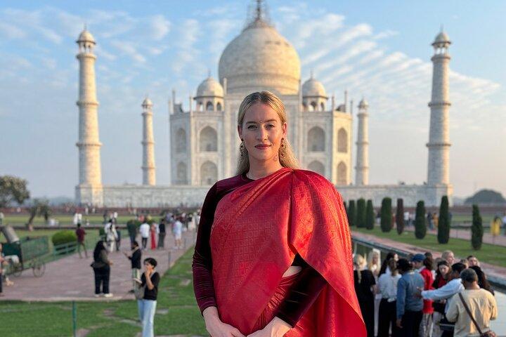 From Delhi: Taj Mahal, Agra Fort & Baby Taj by Car and Guide