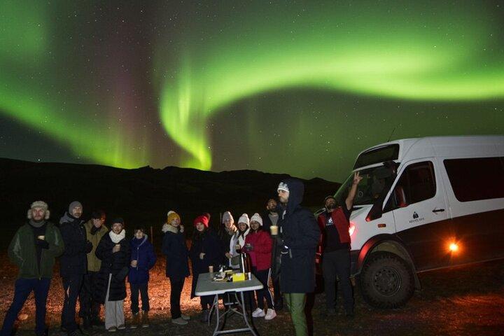 Northern Lights 4x4 Tour with Pastries and Cocoa from Reykjavik