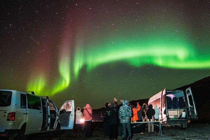 Northern Lights 4x4 Tour with Pastries and Cocoa from Reykjavik
