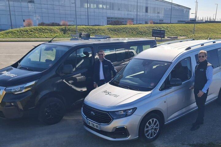 SUV Private Transfer: Paris to Charles de Gaulle Airport (CDG)