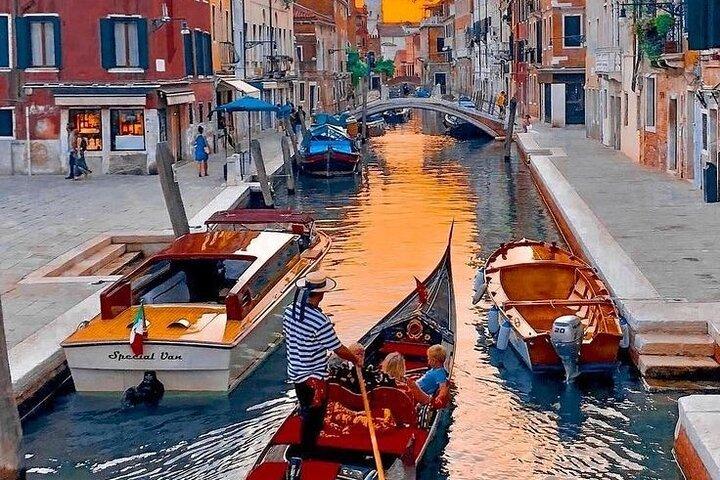 Exclusive 1-Hour VIP Private Gondola Ride with Champagne