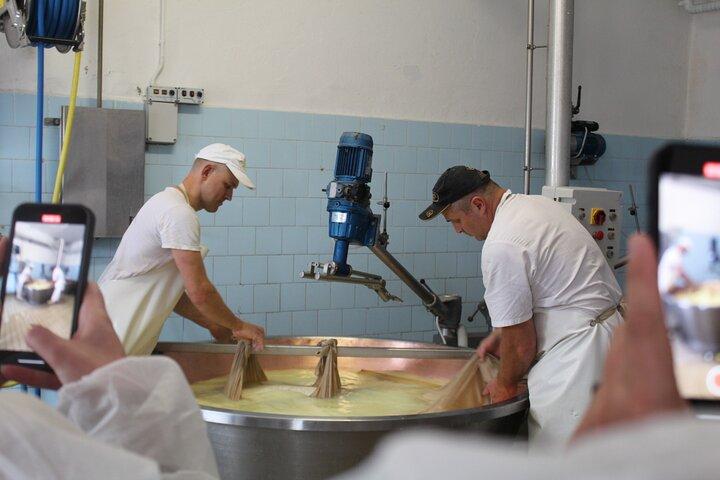 Parmigiano Reggiano & Aceto Balsamico tour with lunch