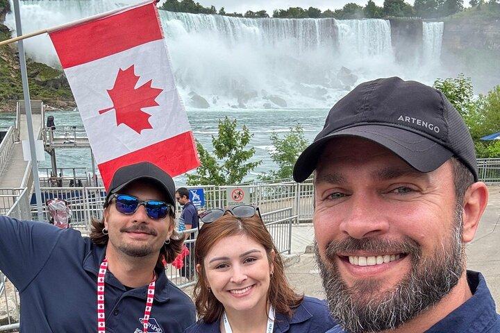 Niagara Falls Walking Tour with Boat Cruise