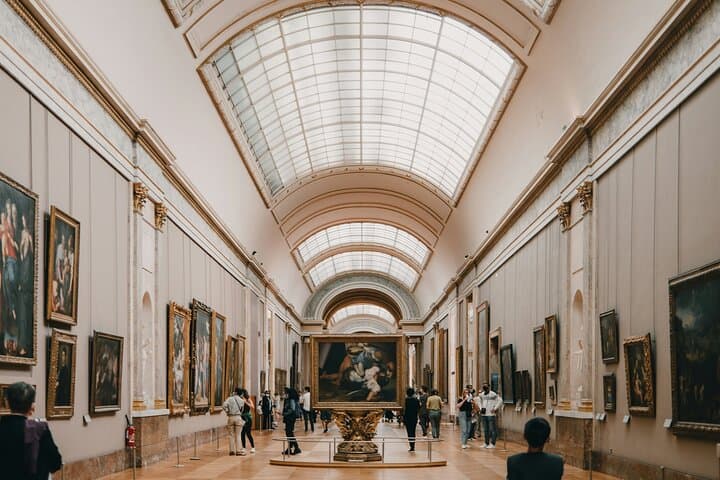 Louvre Guided Tour with Entry and Audio Tour