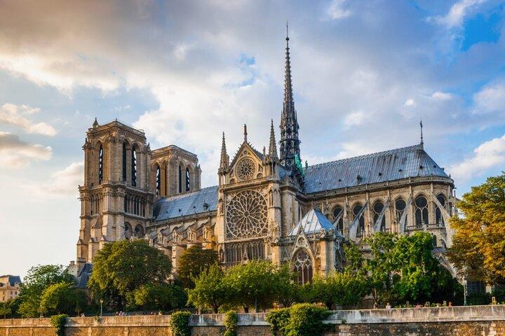 Notre Dame de Paris: Semi Private or Private Guided Tour Guide