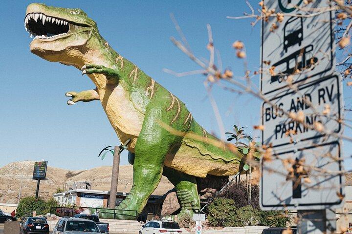 Badlands Guided Small Group Tour: Calgary to Drumheller Dinosaurs