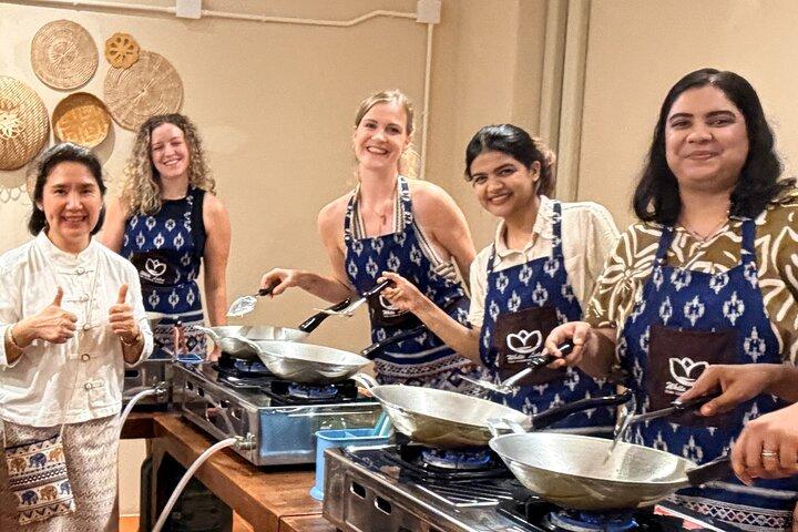 Thai Cooking Class in Bangkok's Old Town with Market Tour