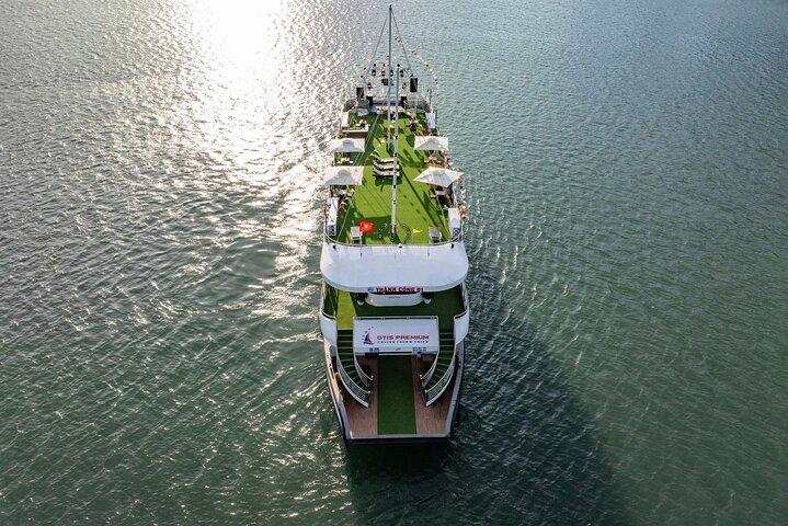 Hanoi: 5-Star Luxury Ha Long Bay Day Cruise, Lunch & Limousine