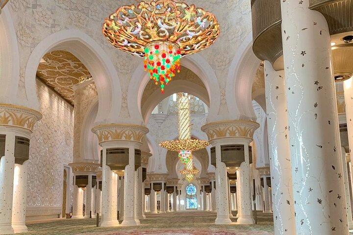 Abu Dhabi City Tour: Grand Mosque, Palace, Souk, Louvre & Ferrari